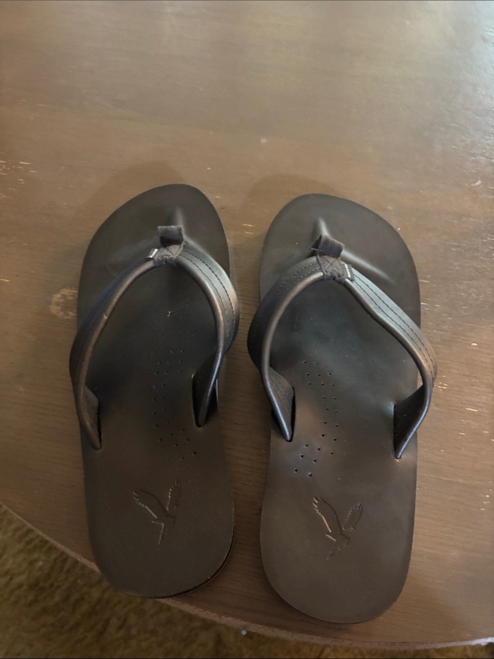 American Eagle Black womans Leather Thong Sandals